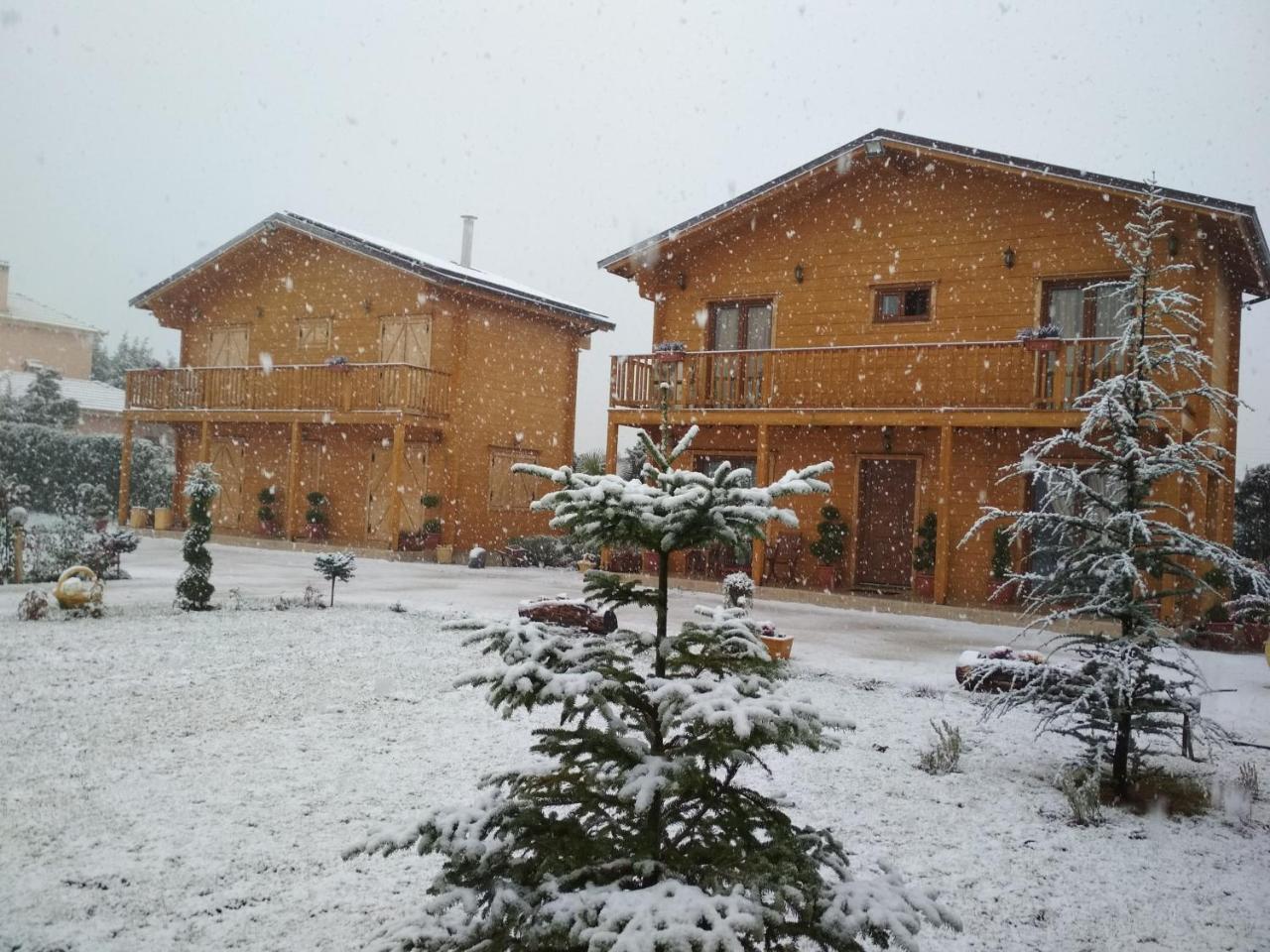Kastor Chalets Ampelokipoi エクステリア 写真
