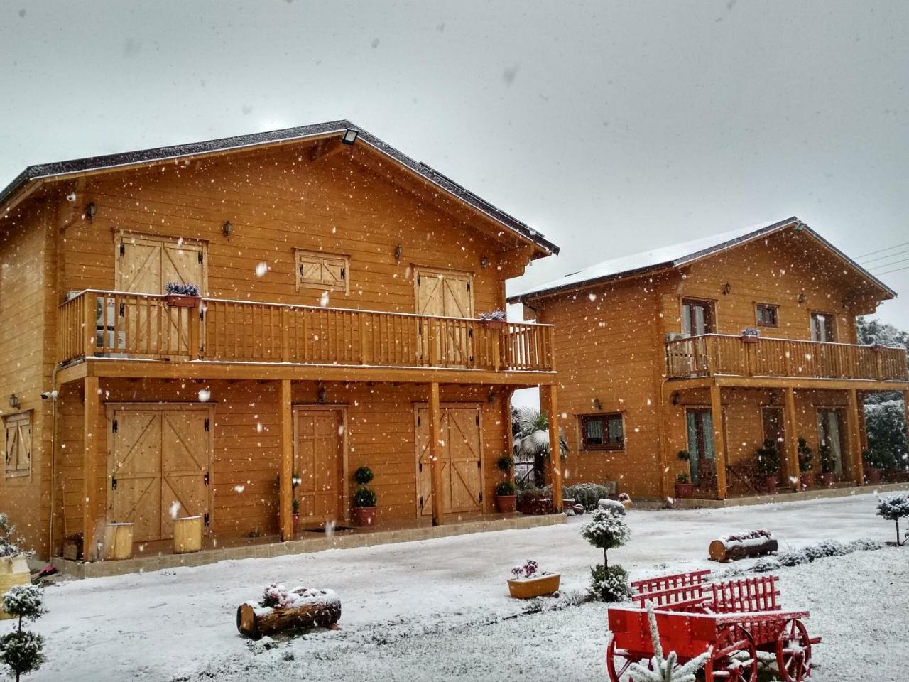 Kastor Chalets Ampelokipoi エクステリア 写真